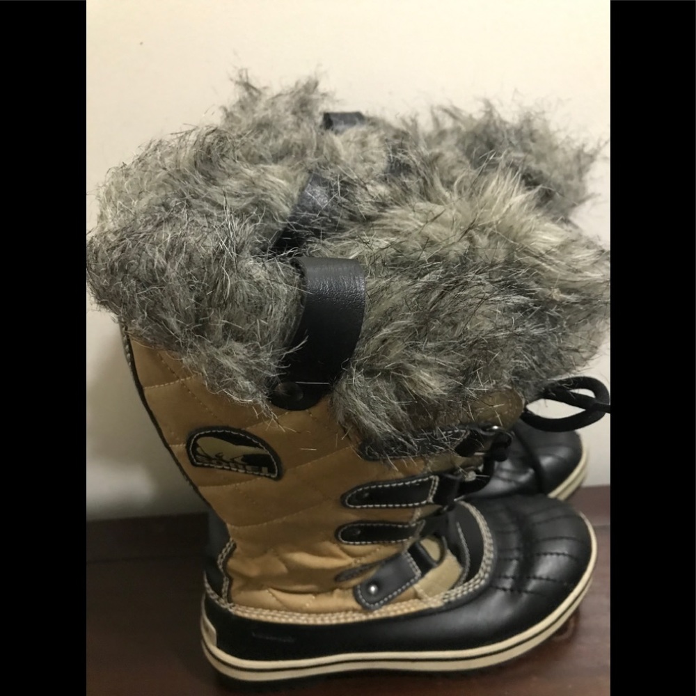 sorel waterproof women’s boots  size 7 tan black